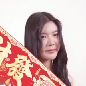 乱来的表兄妹在新春时期使用1v的杯子给漂亮的表妹下药，成功搞定她，并将整个过程录制下来，视频大小为929mb，已上传至