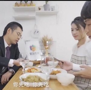 妻子谎言揭露：老公为还贷买眼镜，却被d丝男爆怼脸上