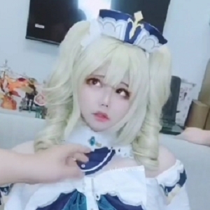 伪娘cos芭芭拉前后夹击三人游