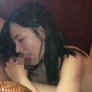 清纯女人的二次元小姐姐穿着网袜玩游戏，高颜值cos成了二刺螈，烧肉鸡3v达到了834m