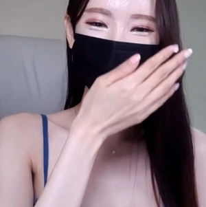 魅力和才华，依然能够吸引大量粉丝的关注。sys27033的直播视频不仅数量众多，而且每一集都是精品，让观众们享受到了高品