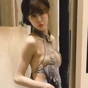 swag颜值担当cartiernn珍藏合集：14个视频记录3.7g精彩瞬间与大长腿魅力