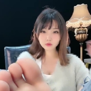 清清推特红绿灯美足视频1部141m娇嫩诱惑